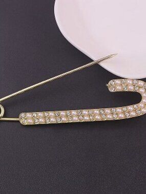 Brooch / Lapel Pin ~ Candy Cane Crystals & Pearls DP-1628